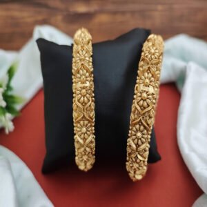 Rajwadi Polish Plain Gold Antique Design Fancy Style Party wear Bangle Set