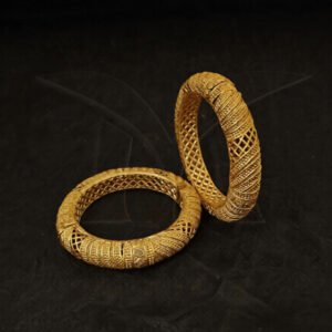 Pipe checks antique bangles