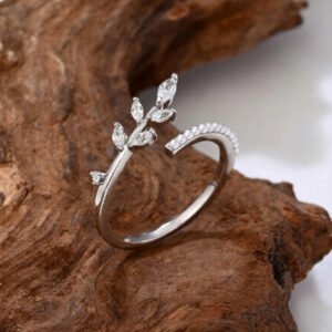 Elegant Pearl and Crystal Fashion Finger Ring